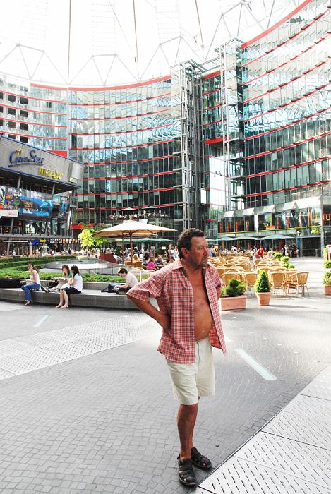 DSC_0877.JPG - Sony World.