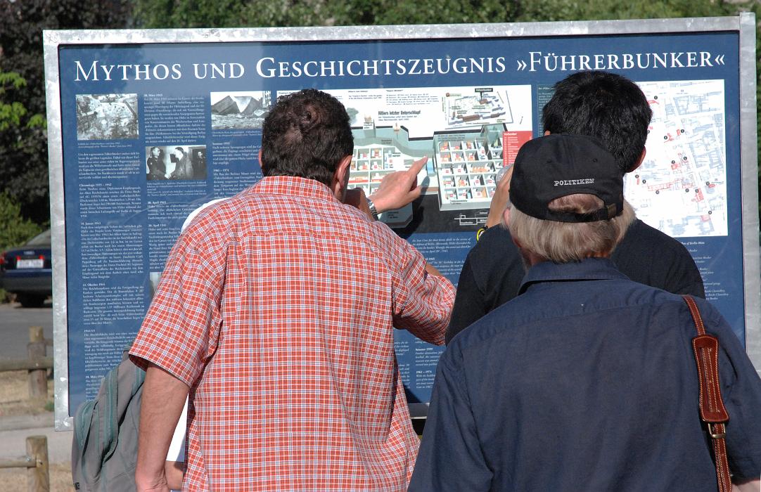 DSC_0890_edit.jpg - Führerbunker.