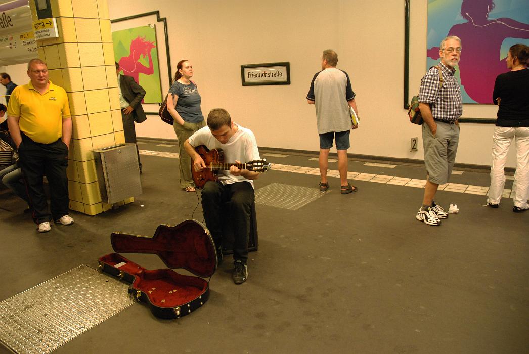 DSC_0918.JPG - Friedrichstrasse U-Bahn.