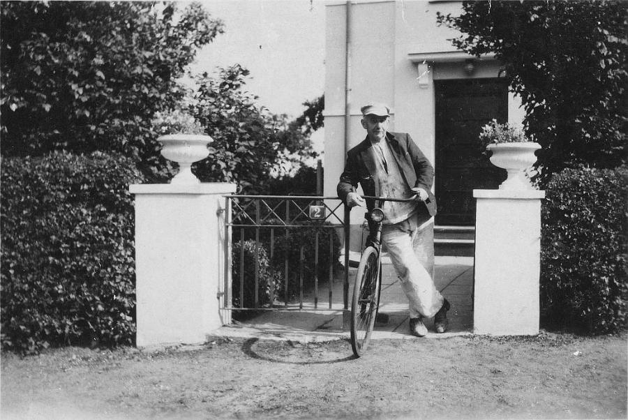 Niels ved Trekanten ca1950