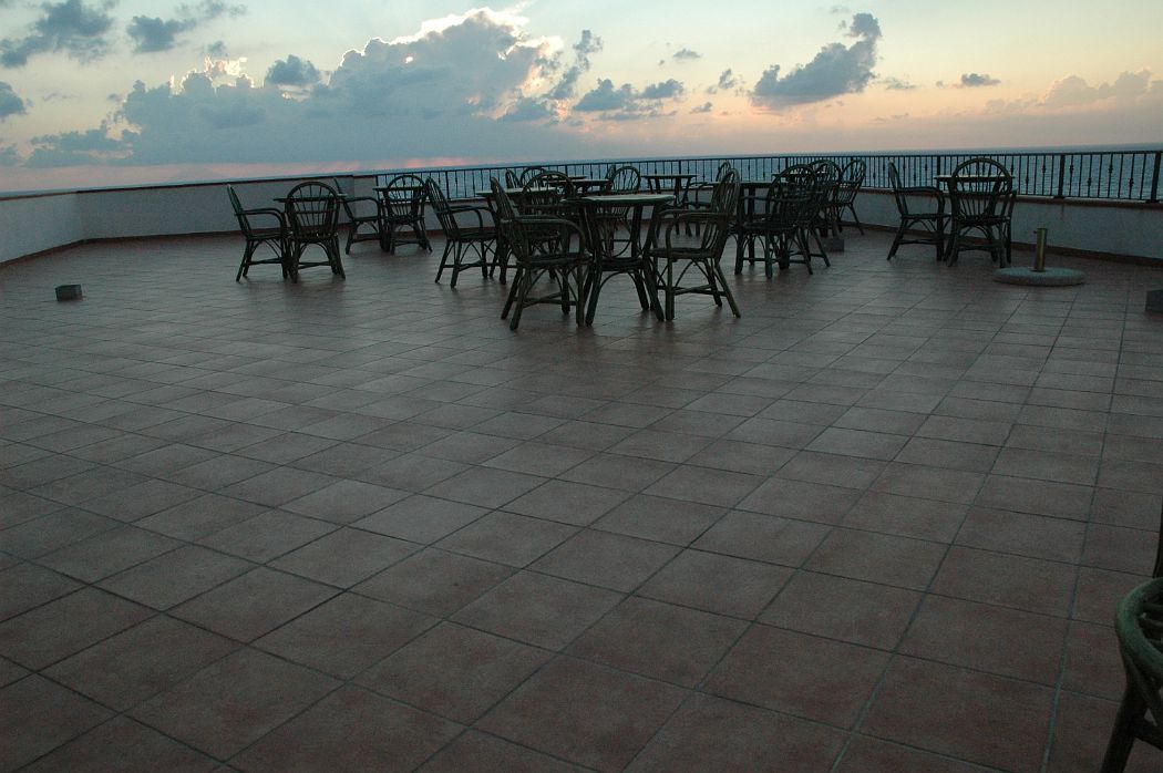 DSC_0287.JPG - Hotelterrassen i Tropea